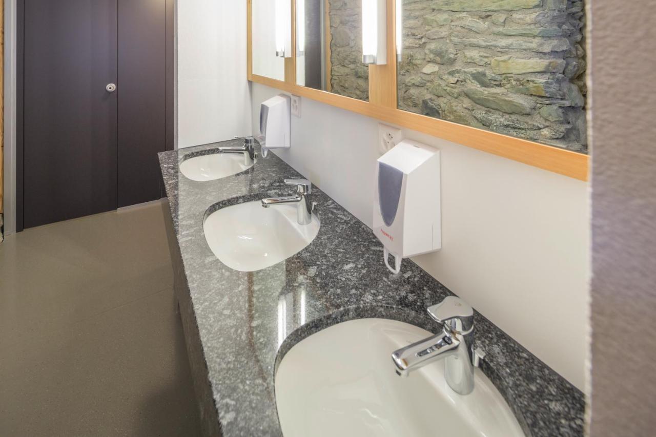 ホテルGasthaus Alpenrose Juf エクステリア 写真